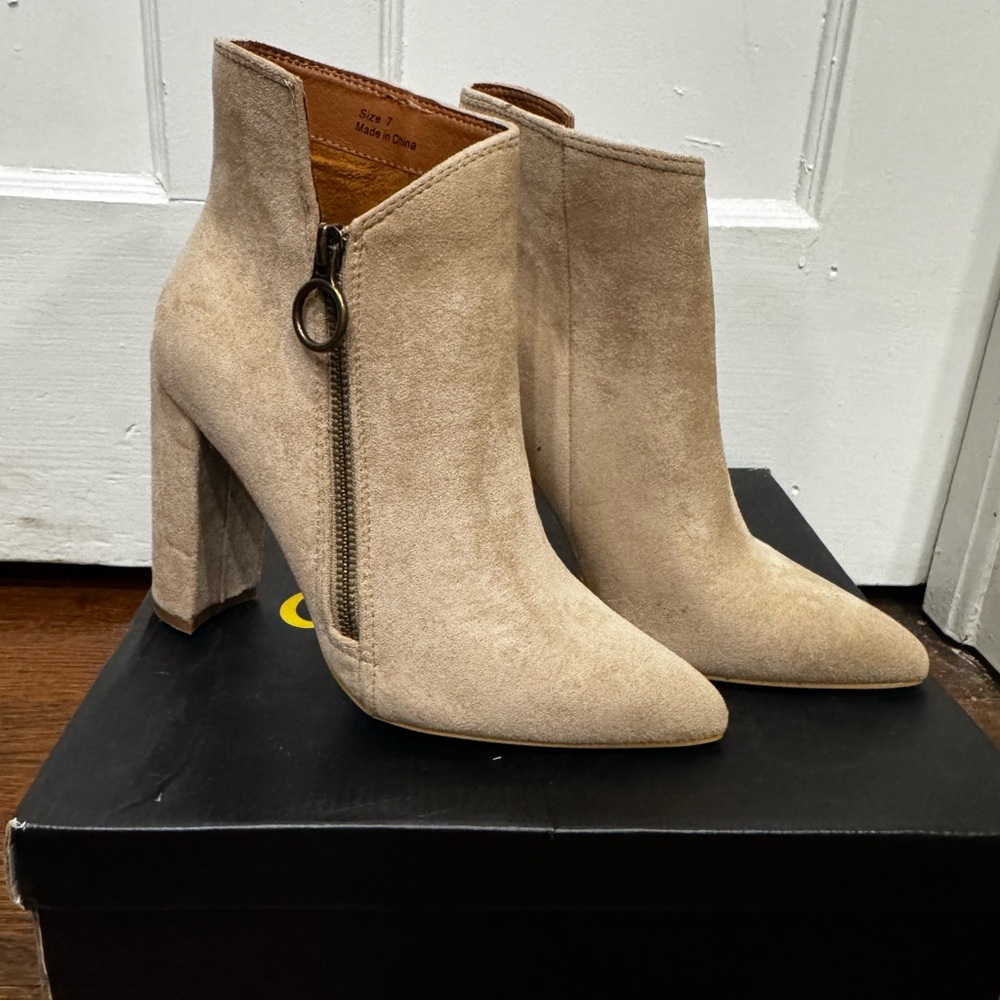 Elegant Tan Ankle Boots